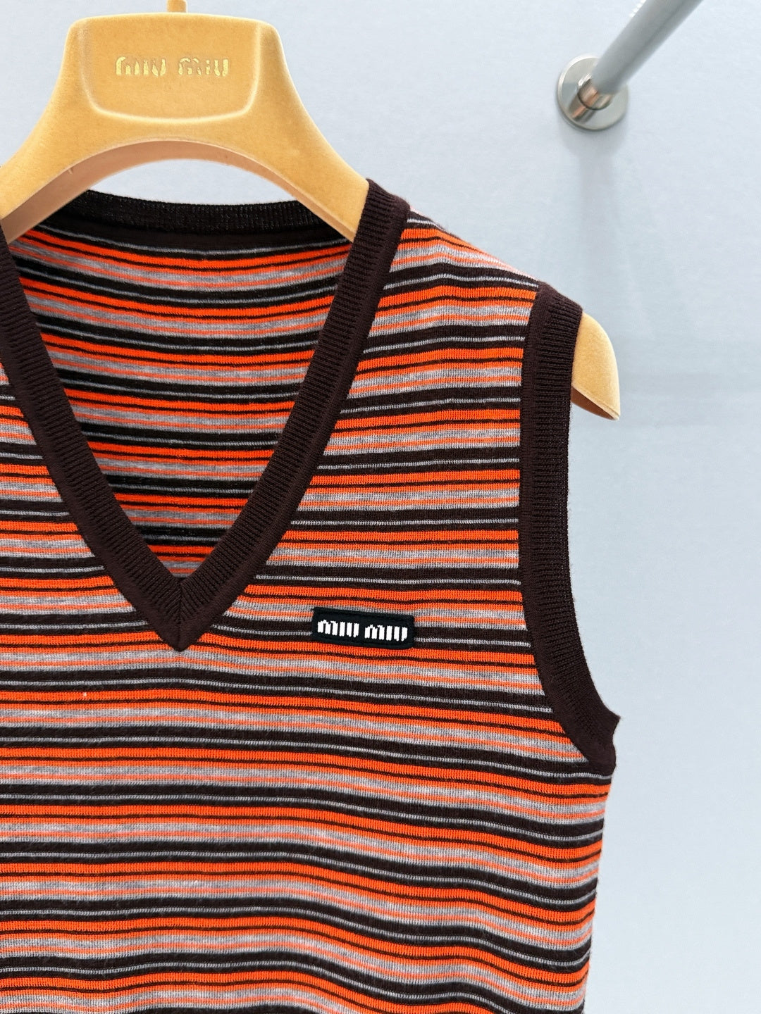 MIUMIU 26S V-NECK KNIT VEST 915