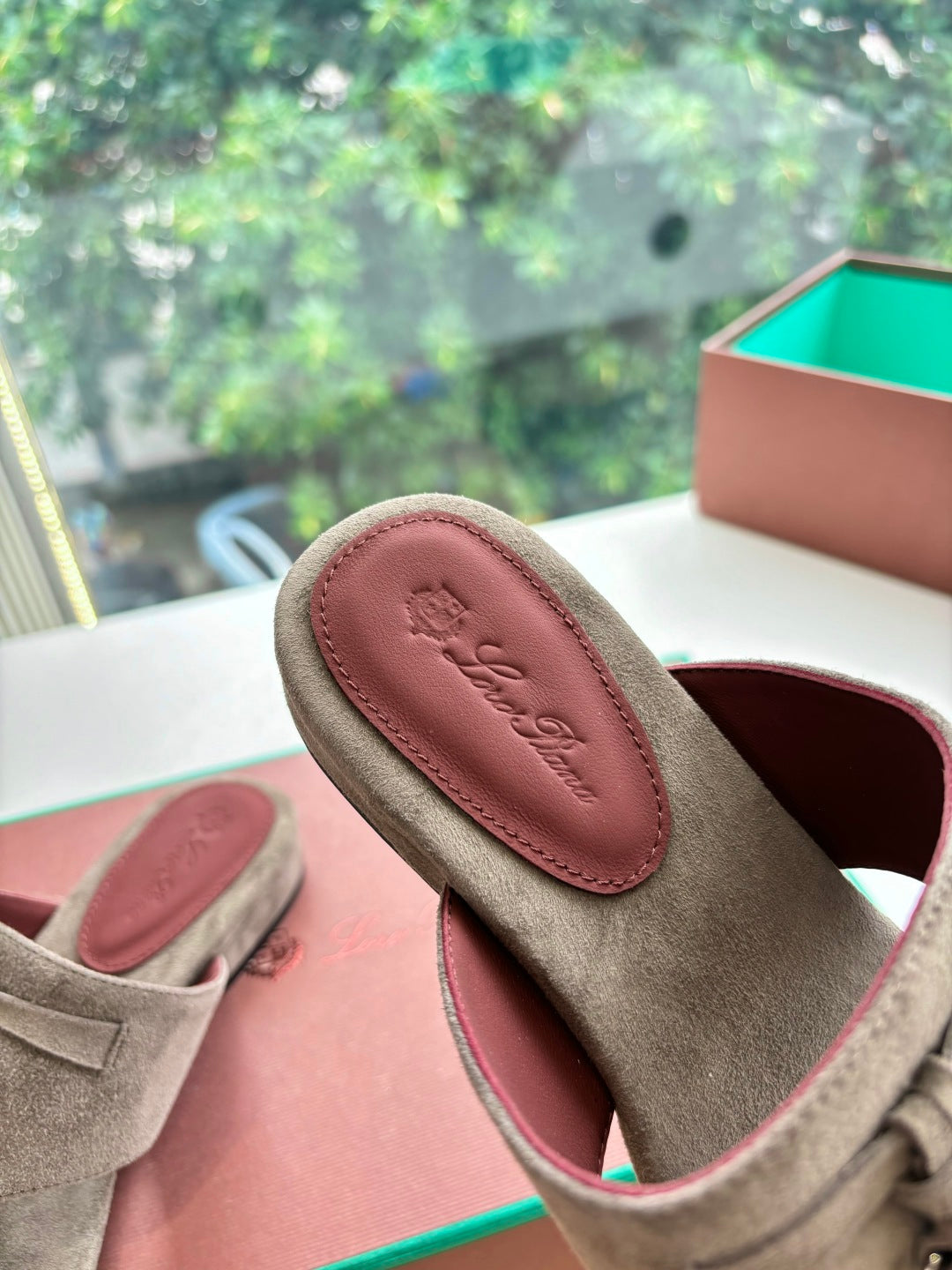 LP THONG SANDALS 25S IN STONE BROWN SUEDE