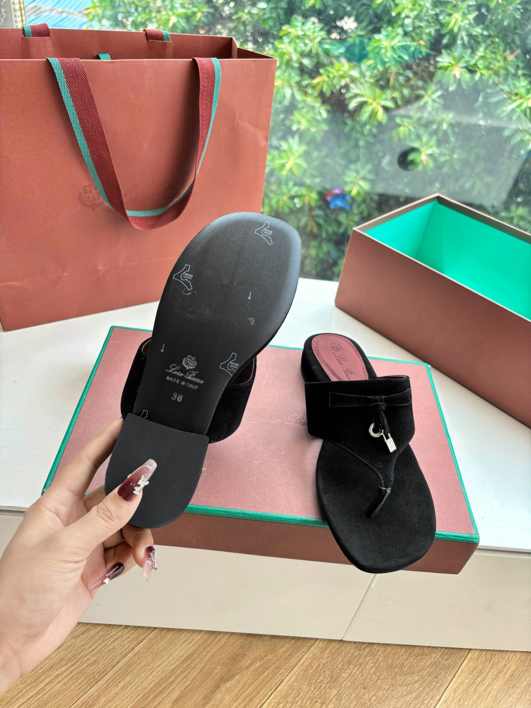 LP THONG SANDALS 25S IN BLACK SUEDE