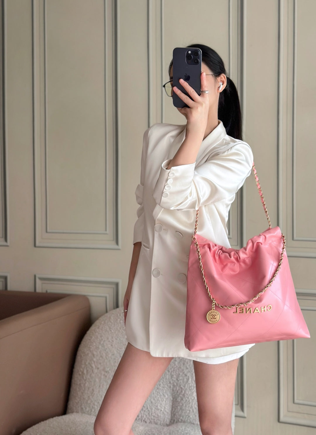 CHANEL 26S 22 BAG 42 IN LIGHT PINK QUILTED SHINY CALFSKIN