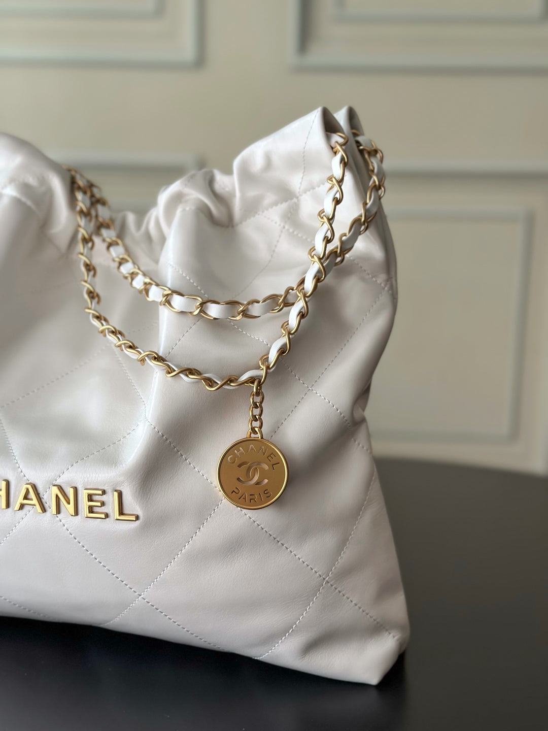 CHANEL 26S 22 BAG 42 IN CREAM WHITE QUILTED SHINY CALFSKIN