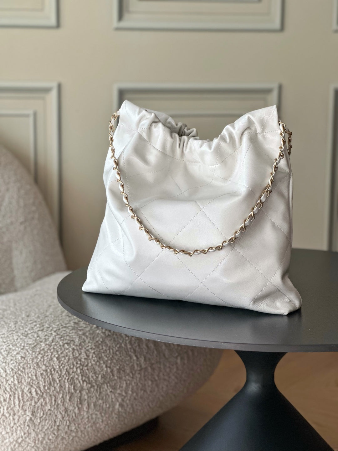 CHANEL 26S 22 BAG 42 IN CREAM WHITE QUILTED SHINY CALFSKIN