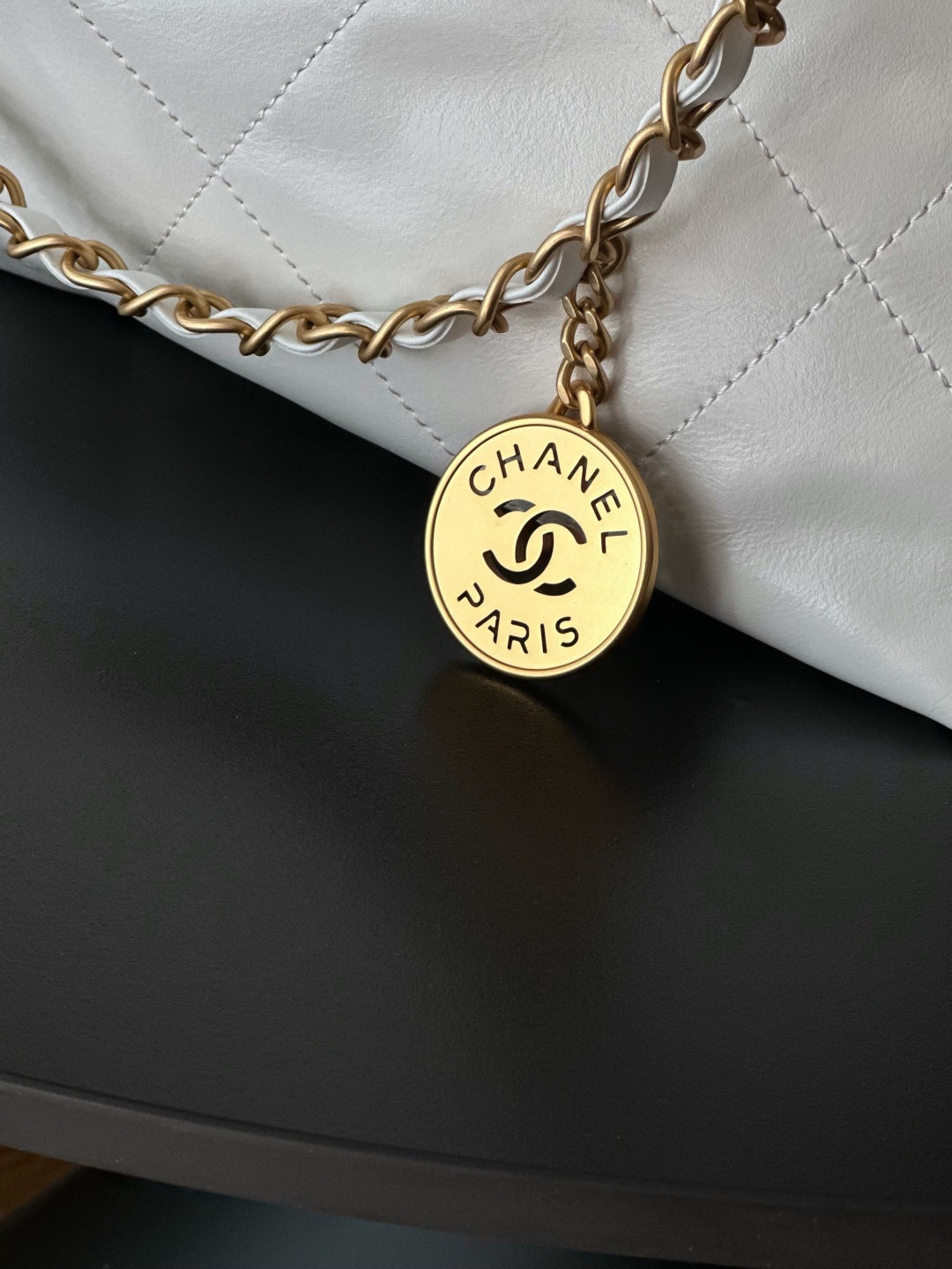 CHANEL 26S 22 BAG 42 IN CREAM WHITE QUILTED SHINY CALFSKIN
