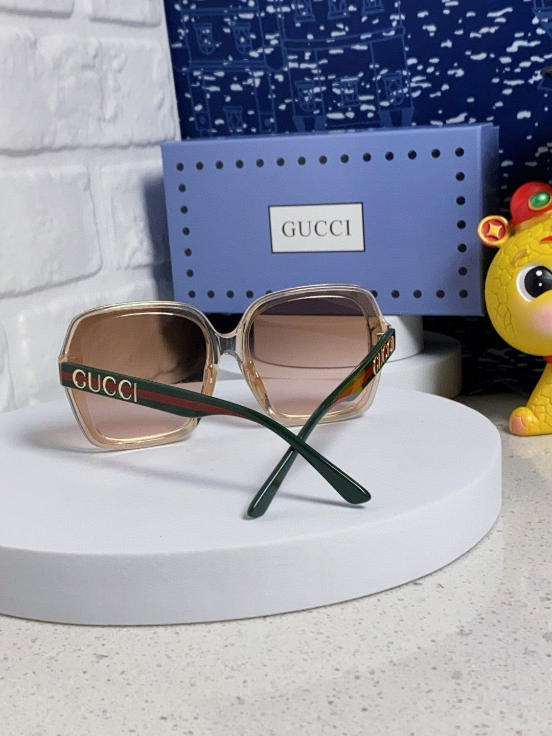 GUCCI 26S SQUARE FRAME IN ACETATE 424619