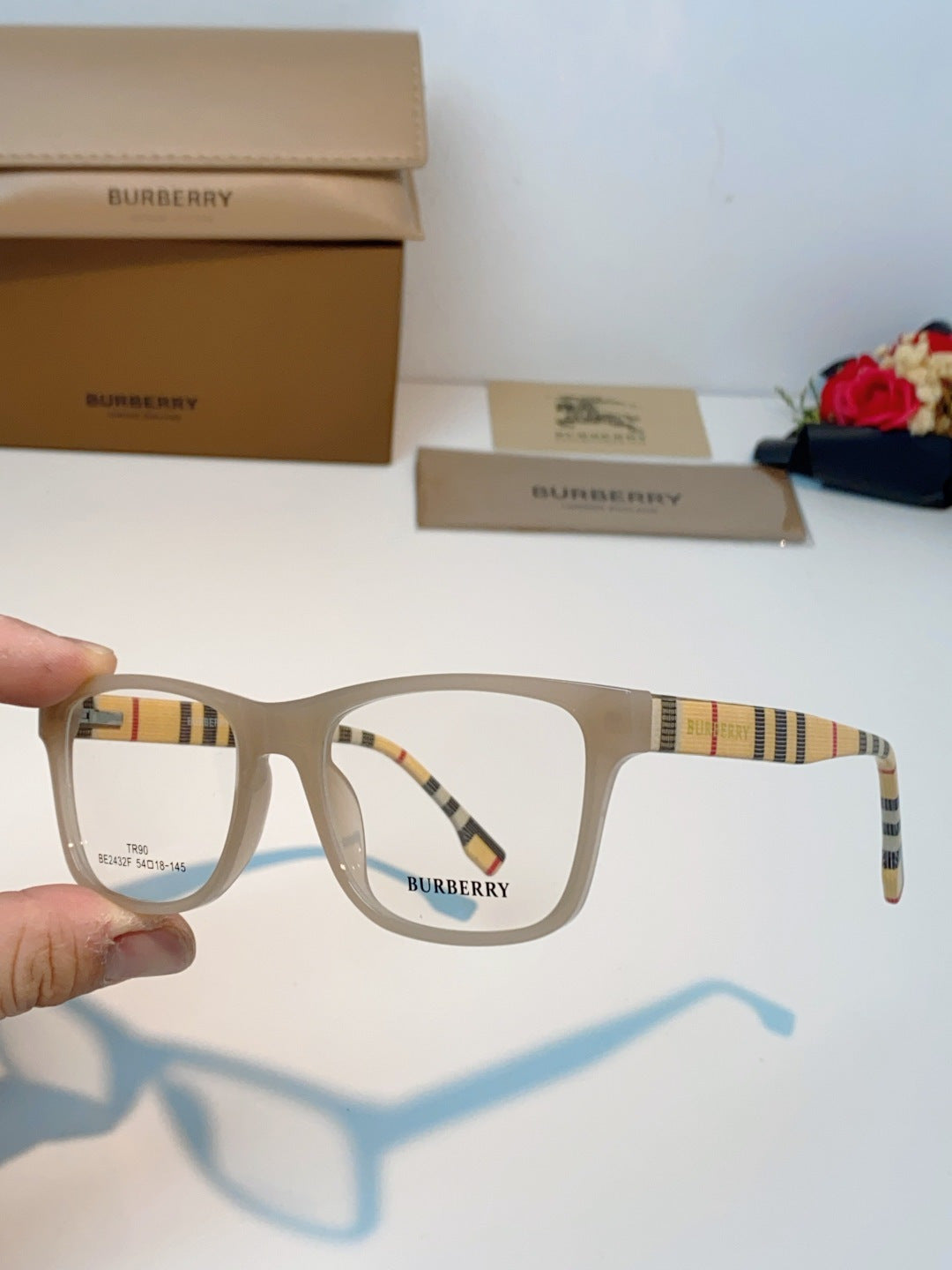 BURBERRY 26S SQUARE FRAME IN ACETATE 401844