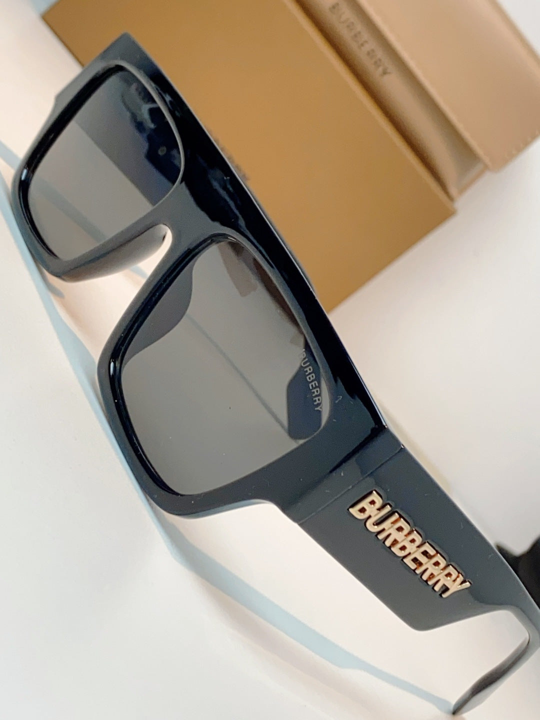 BURBERRY 26S OVERSIZED SQUARE FRAME IN ACETATE 411825