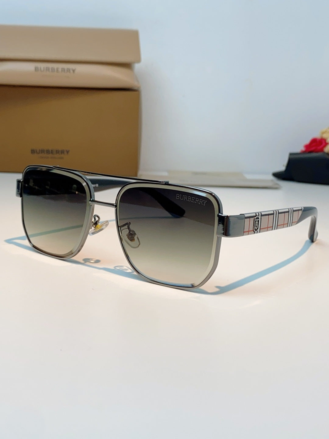 BURBERRY 26S RECTANGULAR FRAME IN METAL 419055