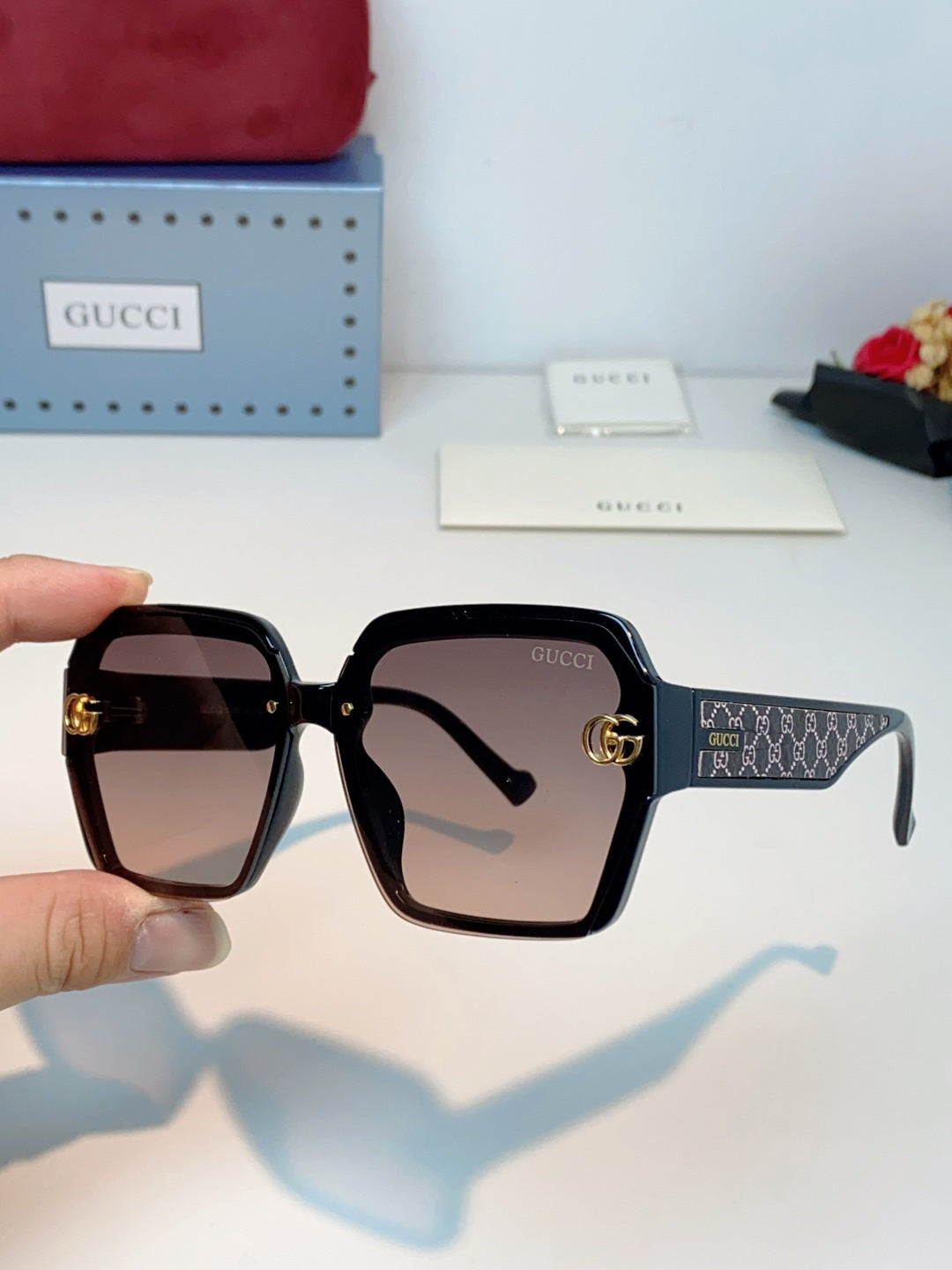 GUCCI 26S OVERSIZED SQUARE FRAME IN ACETATE 424516