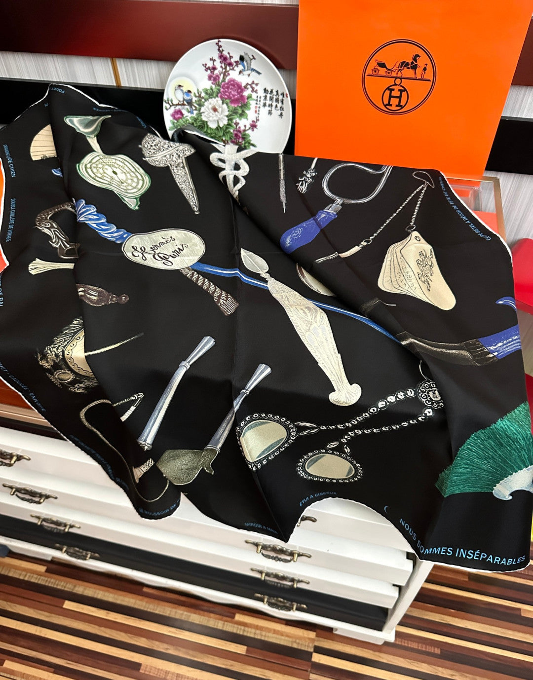 HERMES 26S SCARF 90 IN SILK 492530