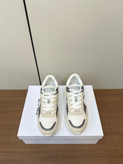 RUNNER CR-03 LOW LACE-UP PALE GRAY SUEDE AND BLACK CALFSKIN