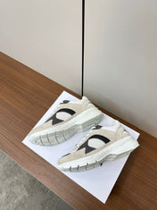 RUNNER CR-03 LOW LACE-UP PALE GRAY SUEDE AND BLACK CALFSKIN