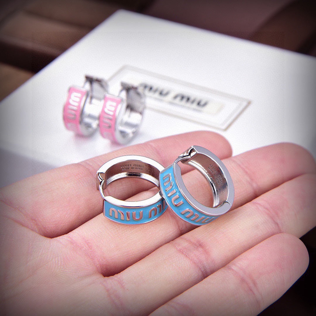 MIUMIU 26S LOGO HUGGIE HOOP EARRINGS IN LIGHT BLUE ENAMEL AND SILVER TONE METAL 622799