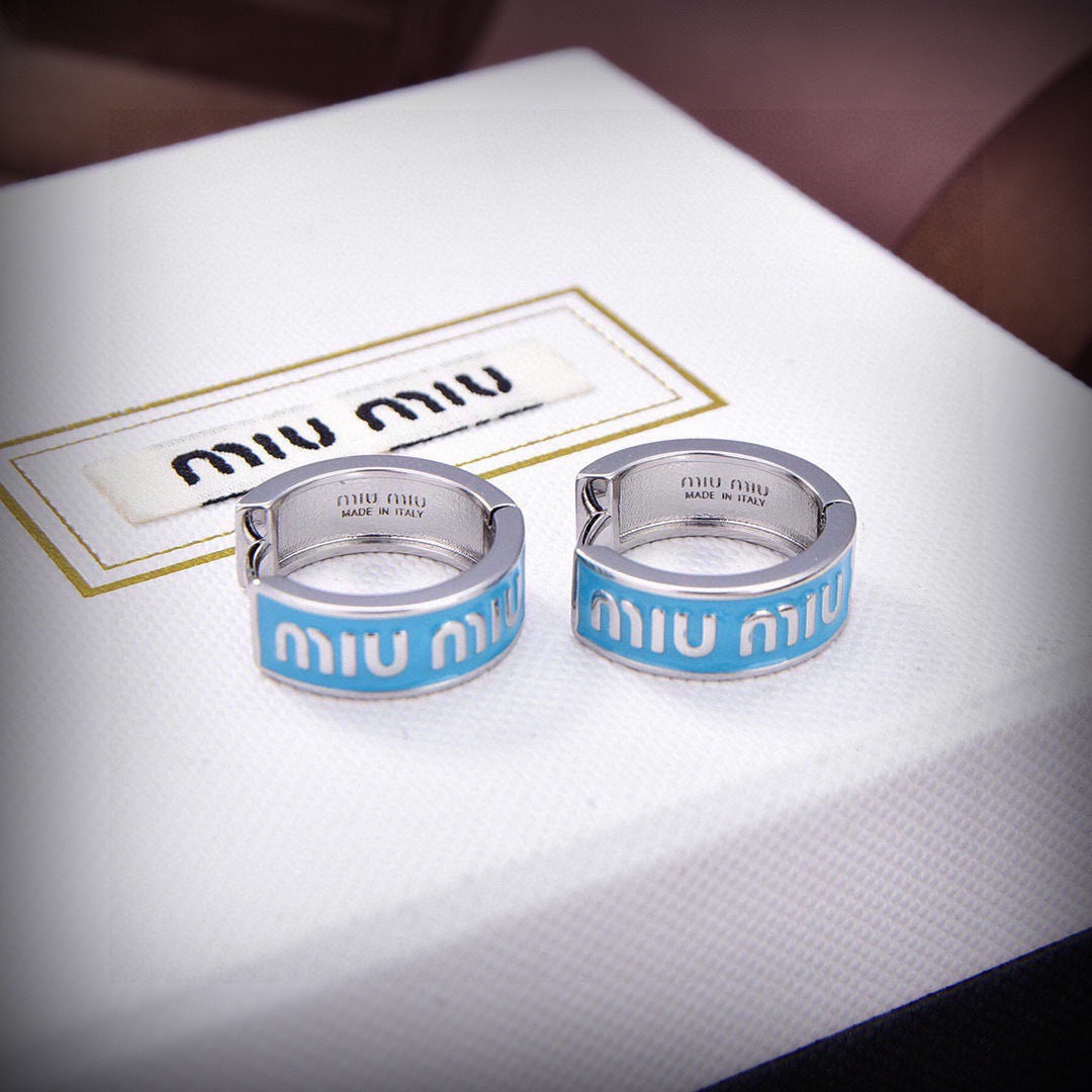 MIUMIU 26S LOGO HUGGIE HOOP EARRINGS IN LIGHT BLUE ENAMEL AND SILVER TONE METAL 622799