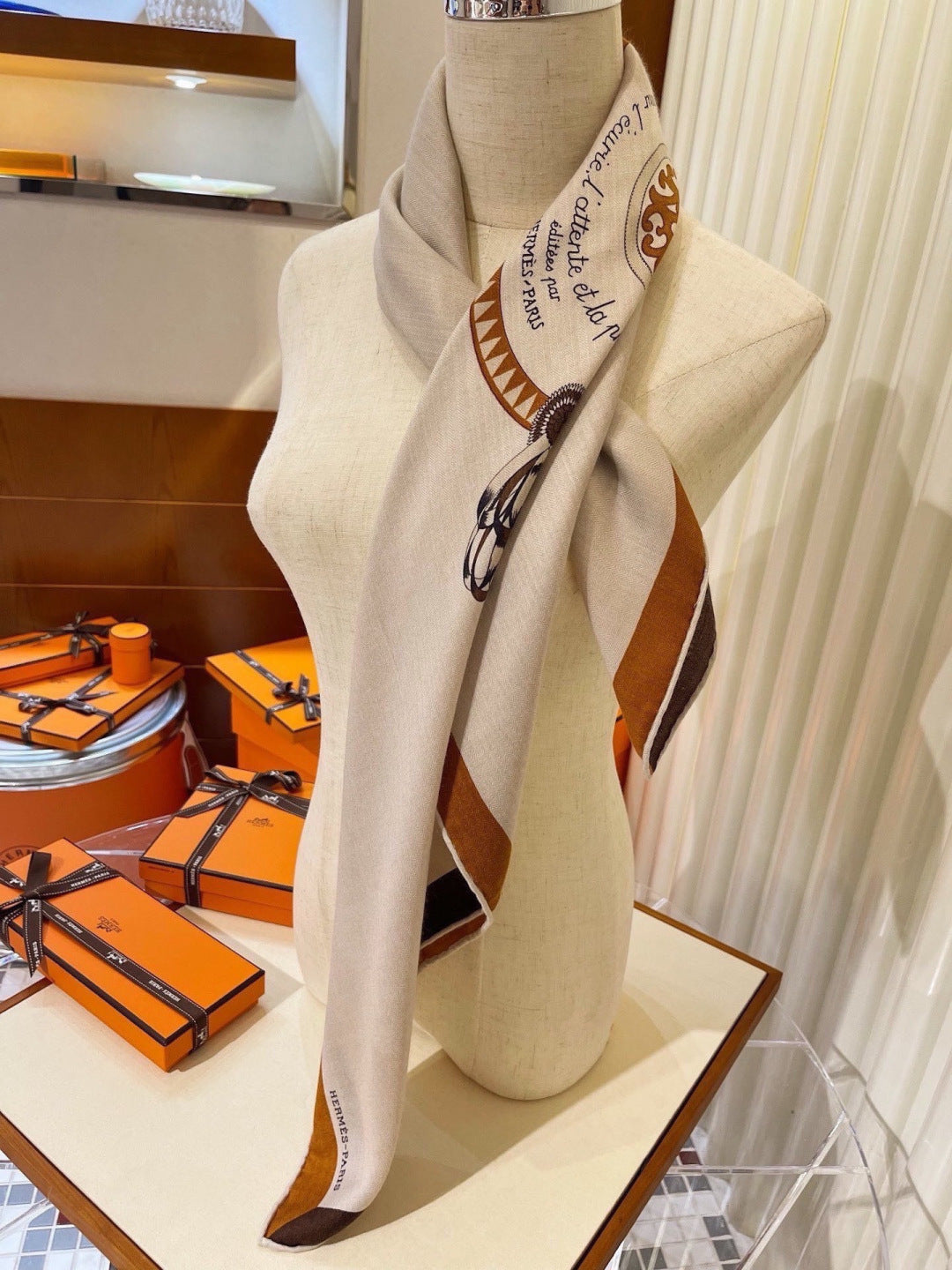 HERMES 26S SCARF 140 IN CASHMERE AND SILK 304240