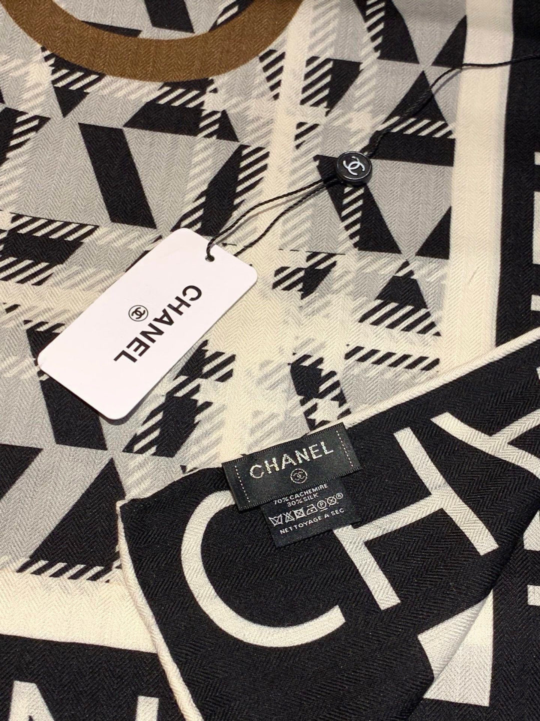 CHANEL 26S SCARF 135 IN CASHMERE AND SILK 309900