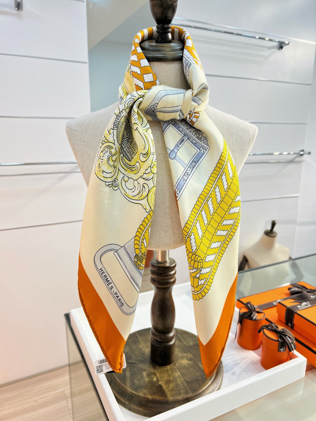 HERMES 26S PRINTED SQUARE SCARF 88 IN SILK 309938