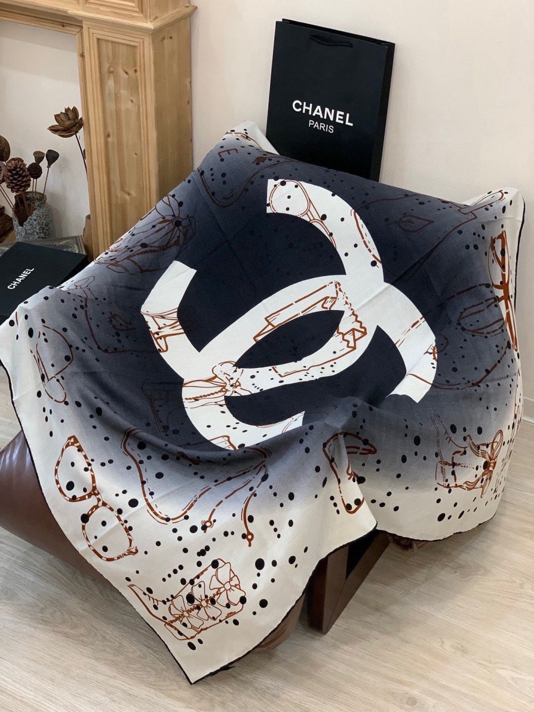 CHANEL 26S SCARF 140 IN SILK AND CASHMERE 313316