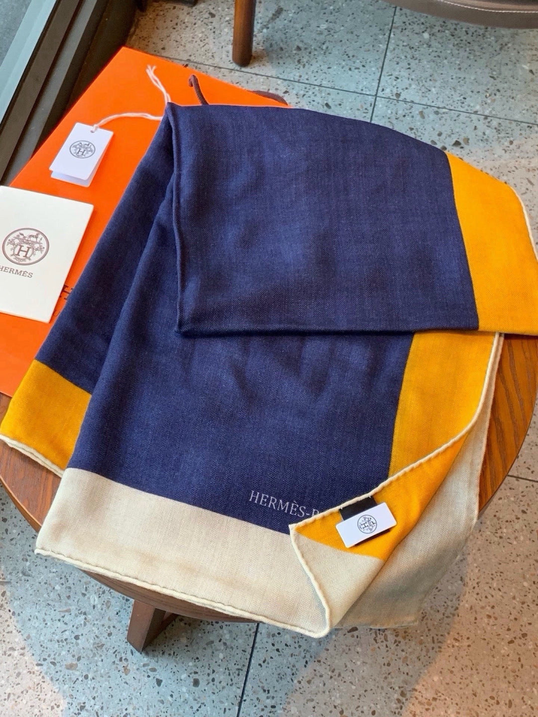 HERMES 26S SCARF 140 IN SILK AND CASHMERE 496038