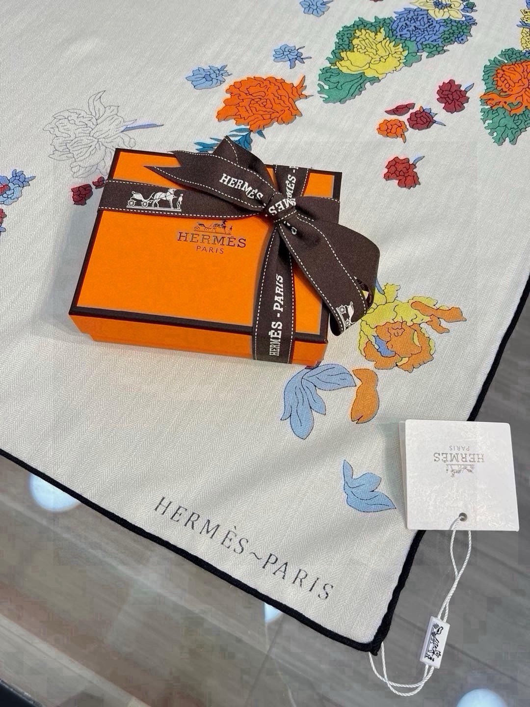 HERMES 26S SCARF 140 IN SILK AND CASHMERE 496067