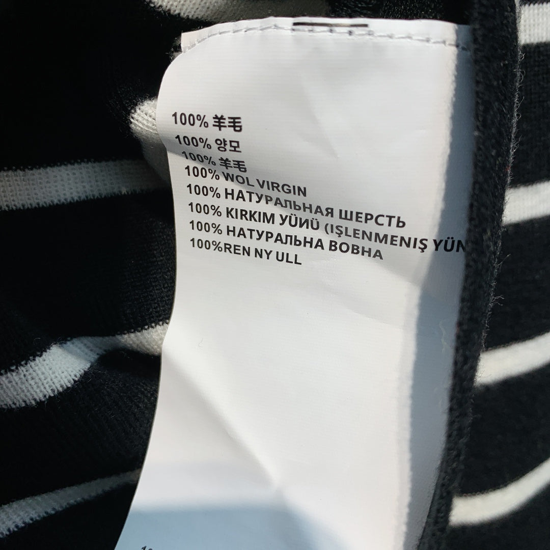 PRADA 26S HIGH NECK T-SHIRT 641