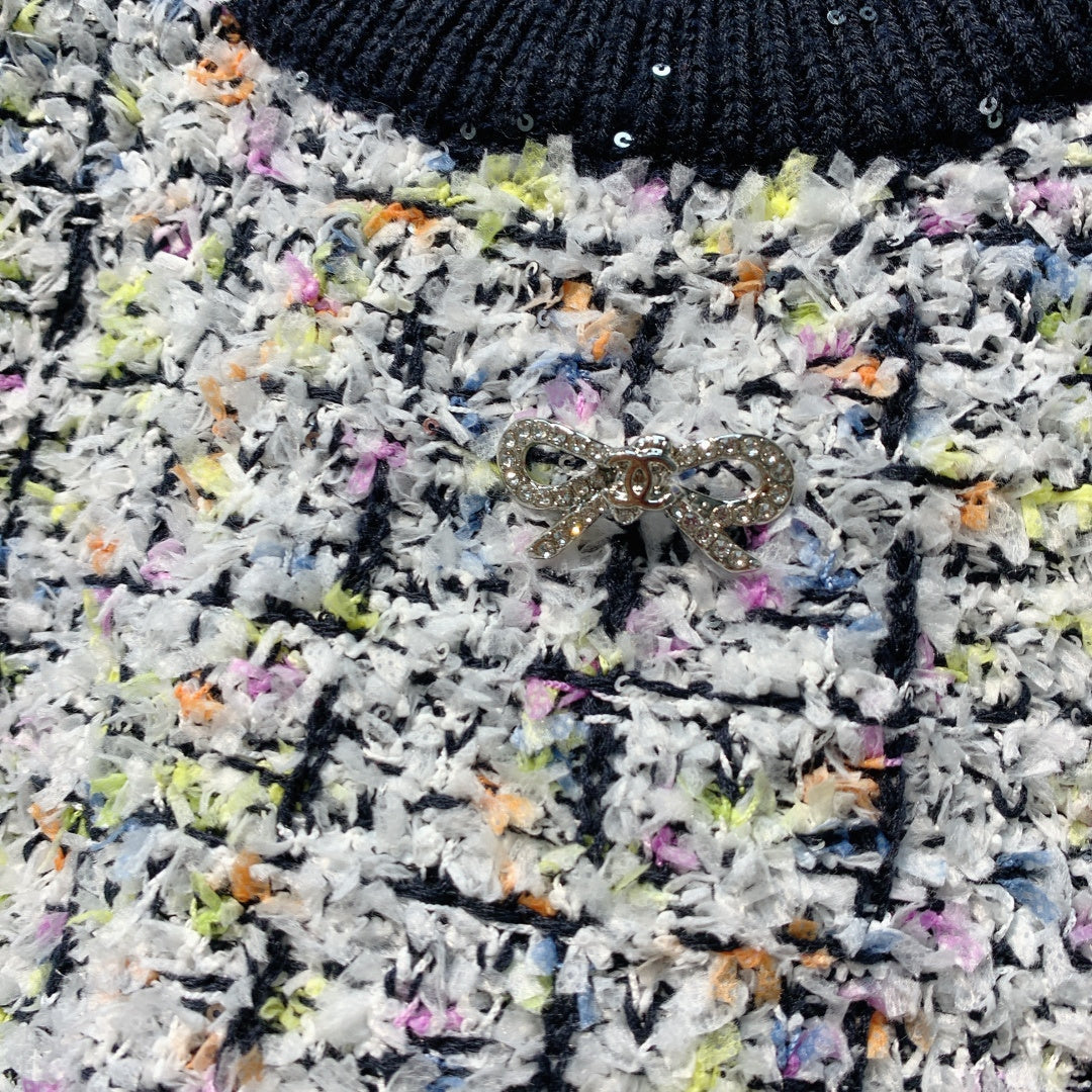 CHANEL 26S SLEEVELESS SWEATER 826