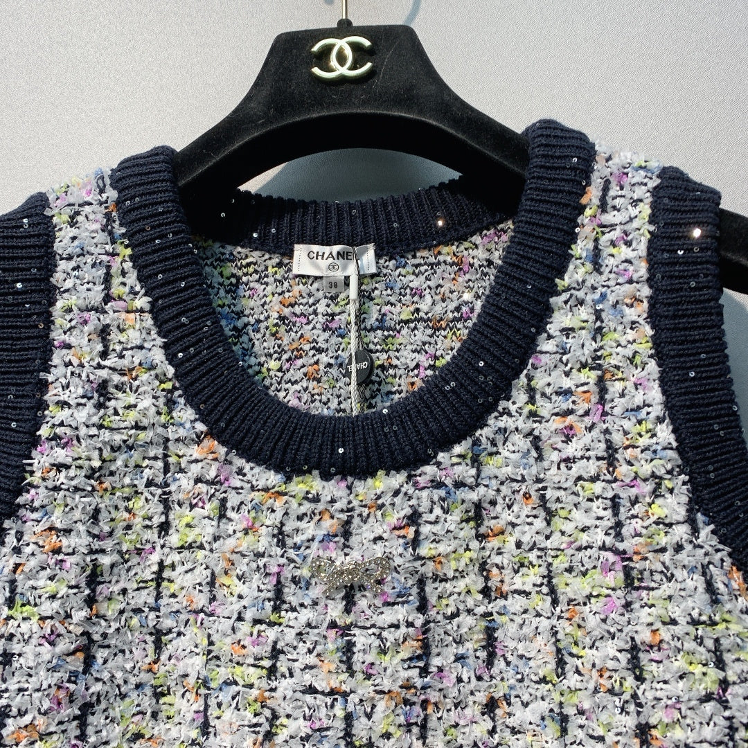 CHANEL 26S SLEEVELESS SWEATER 826