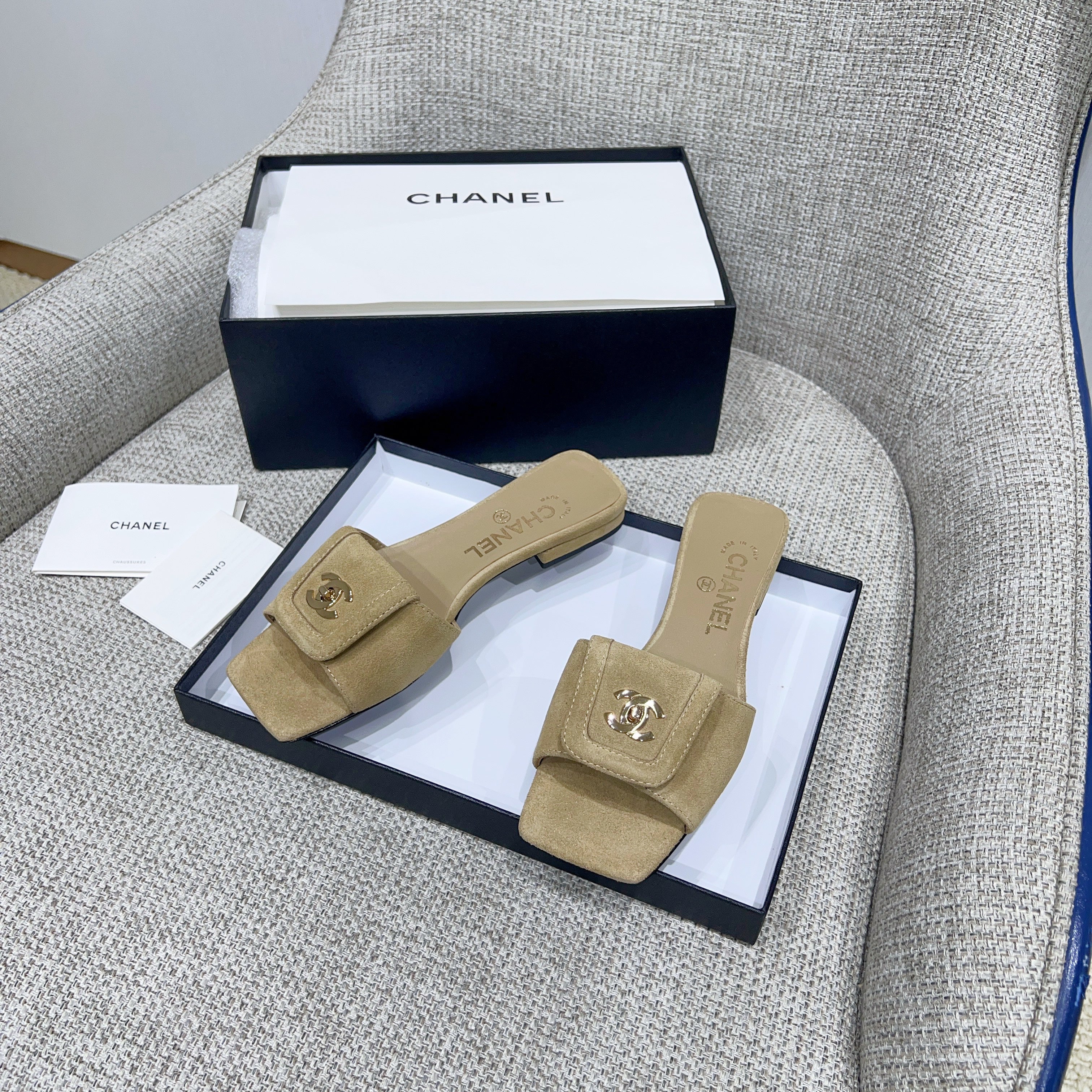 CHANEL 26S FLAT SLIDES IN BEIGE SUEDE