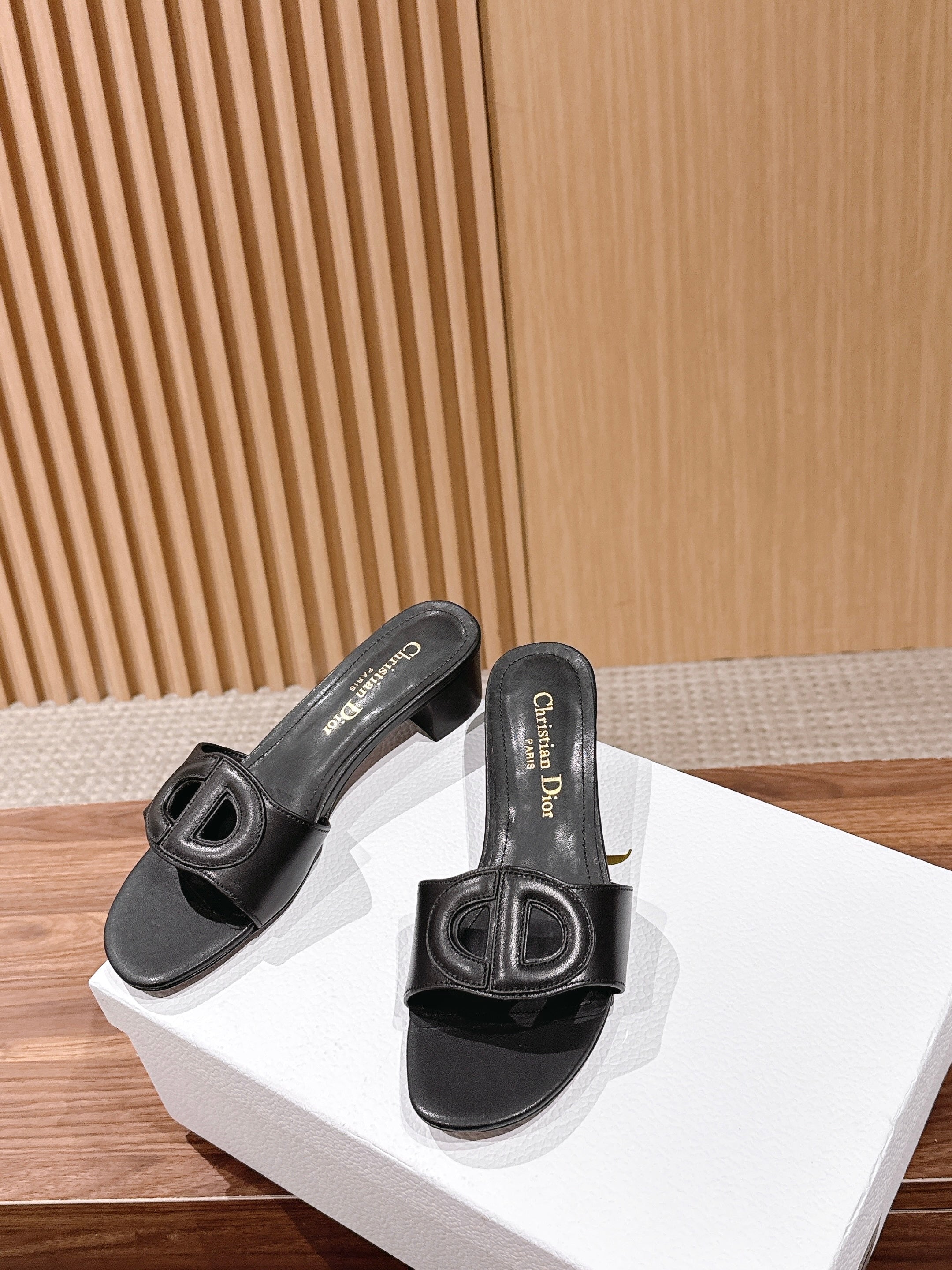 DIOR 26S LOW HEEL SLIDE SANDALS IN BLACK CALFSKIN PEARL GOLD BUCKLE