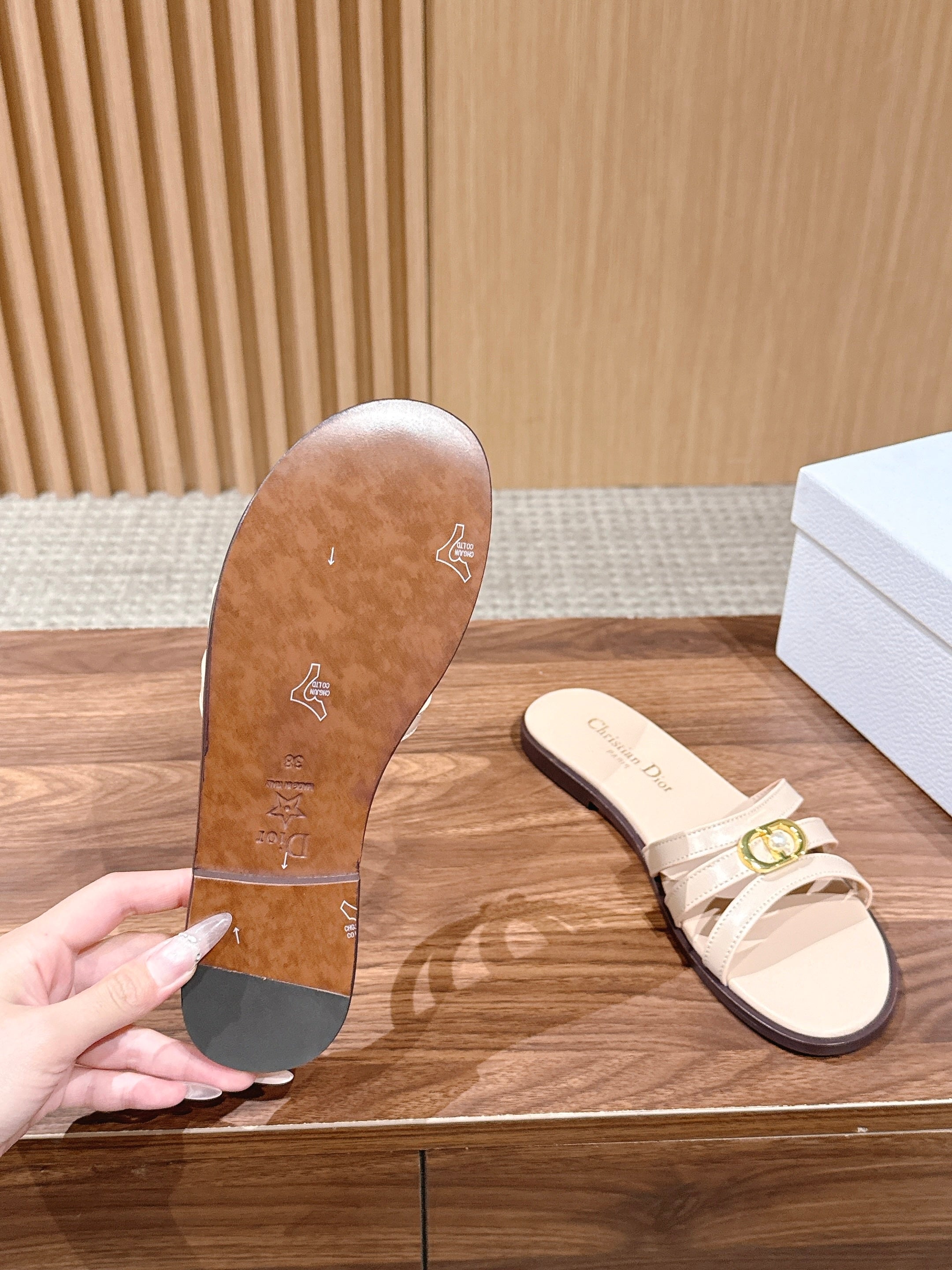 DIOR 26S MULTI STRAP SLIDE SANDALS IN BEIGE CALFSKIN GOLD BUCKLE