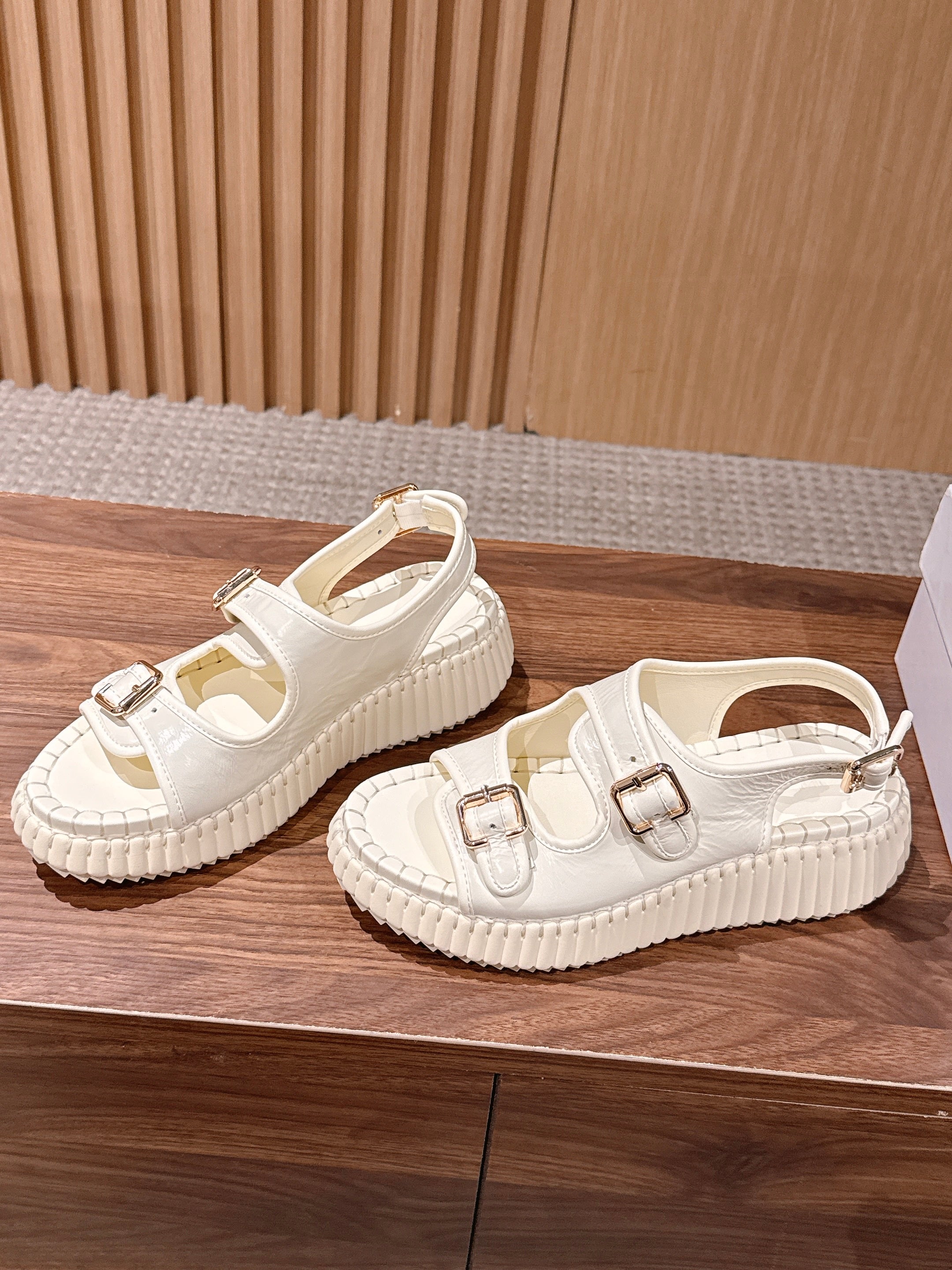 CHLOE 26S PLATFORM SANDALS IN CREAM WHITE CALFSKIN