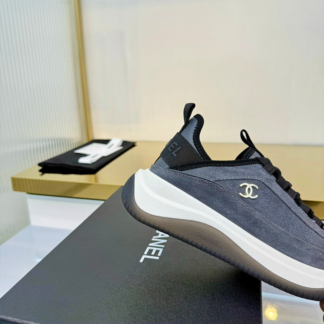 CHANEL 26S PLATFORM SNEAKERS IN GREY SUEDE WITH CC LOGO