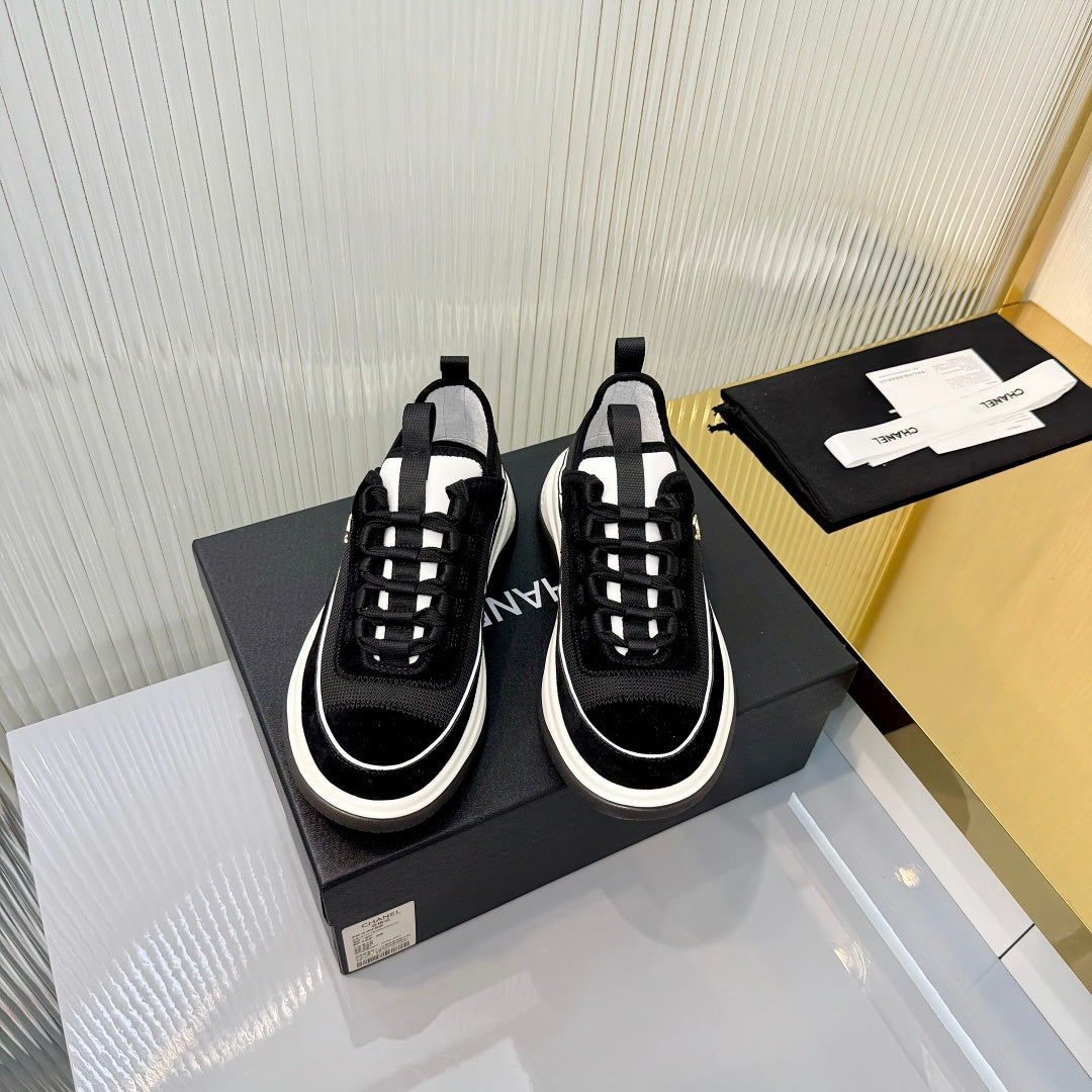CHANEL 26S PLATFORM SNEAKERS IN BLACK MIX WHITE SUEDE WITH CC LOGO