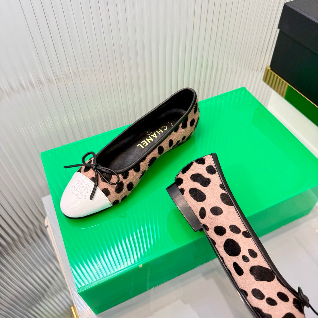 CHANEL 26S FLAT SHOES IN LIGHT BROWN AND BLACK LEOPARD PRINT PONY HAIR