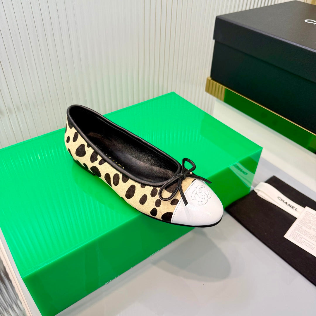 CHANEL 26S FLAT SHOES IN LIGHT YELLOW AND BLACK LEOPARD PRINT PONY HAIR