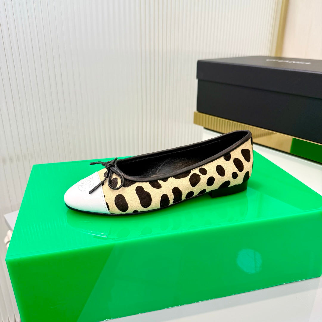 CHANEL 26S FLAT SHOES IN LIGHT YELLOW AND BLACK LEOPARD PRINT PONY HAIR
