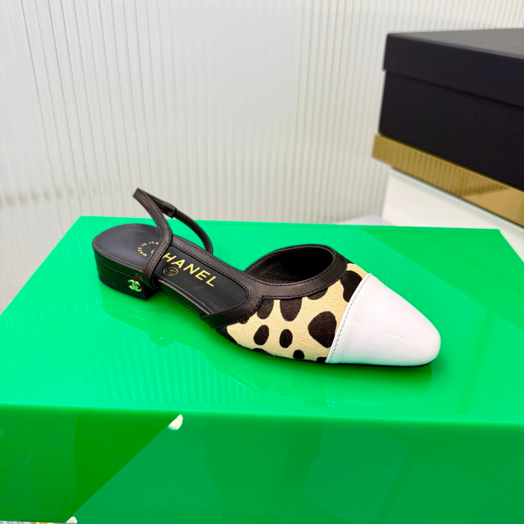 CHANEL 26S FLATS SLINGBACK IN WHITE PATENT CALFSKIN WITH LIGHT YELLOW PONY HAIR