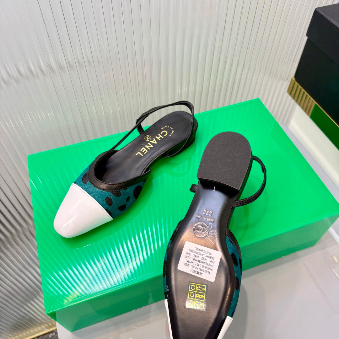 CHANEL 26S FLATS SLINGBACK SHOES IN WHITE PATENT CALFSKIN WITH TEAL PONY HAIR