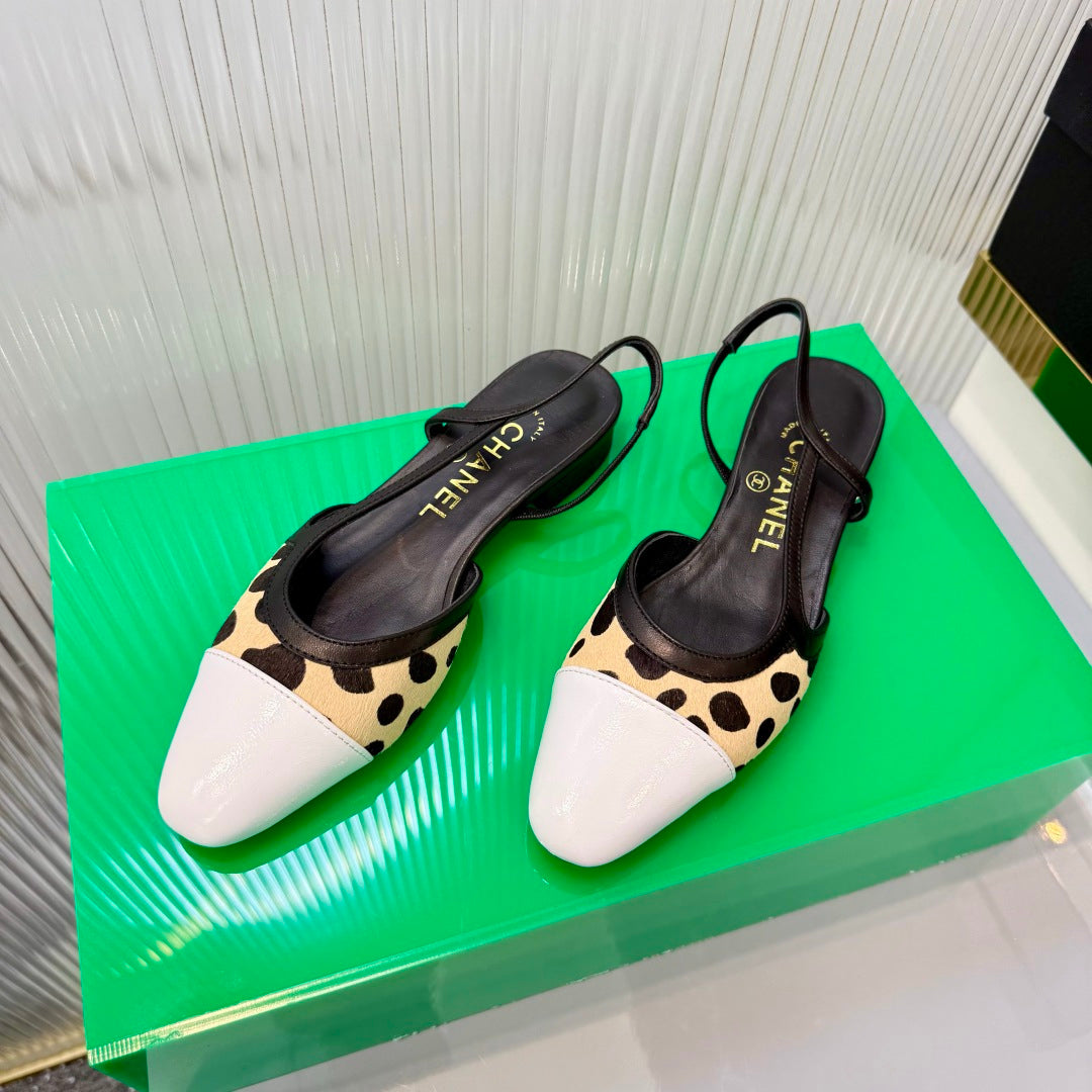 CHANEL 26S FLATS SLINGBACK IN WHITE PATENT CALFSKIN WITH LIGHT YELLOW PONY HAIR