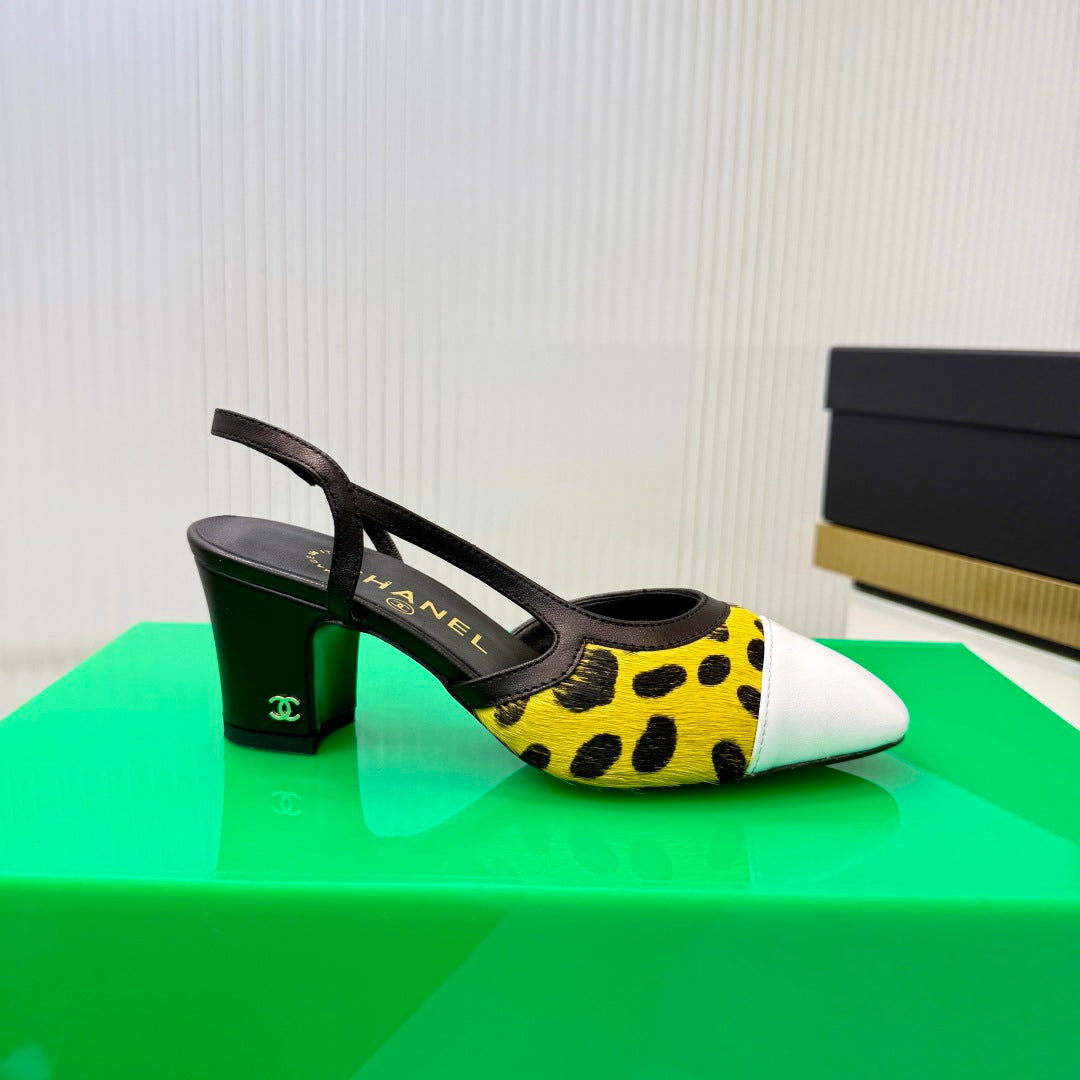CHANEL 26S HIGH-HEEL SLINGBACKS 50 MM IN WHITE PATENT CALFSKIN WITH YELLOW PONY HAIR