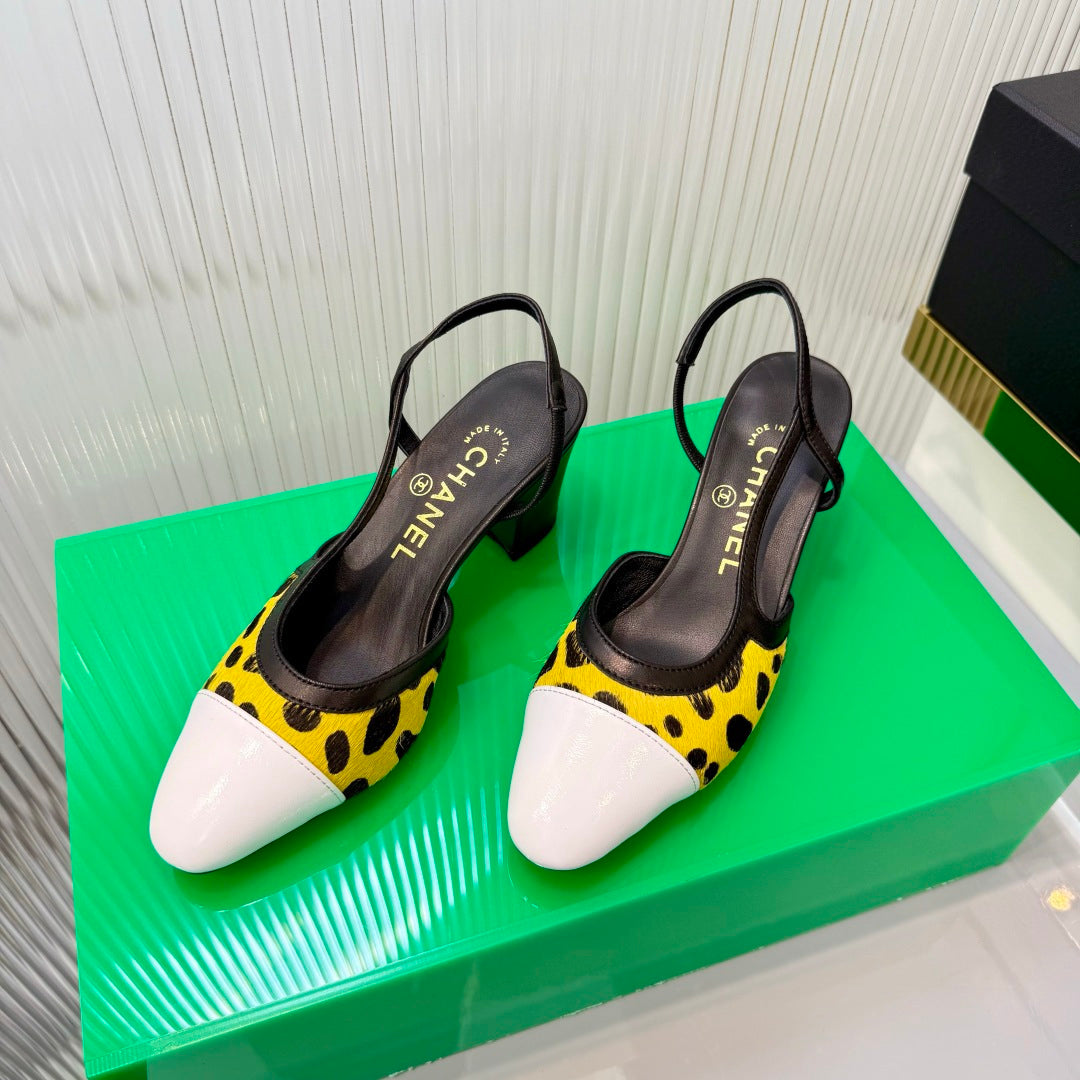 CHANEL 26S HIGH-HEEL SLINGBACKS 50 MM IN WHITE PATENT CALFSKIN WITH YELLOW PONY HAIR