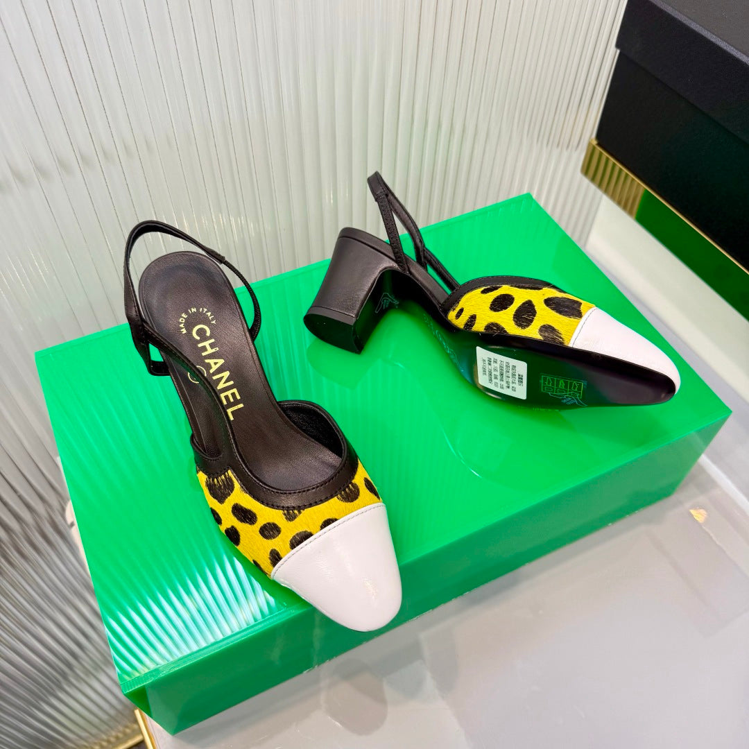CHANEL 26S HIGH-HEEL SLINGBACKS 50 MM IN WHITE PATENT CALFSKIN WITH YELLOW PONY HAIR