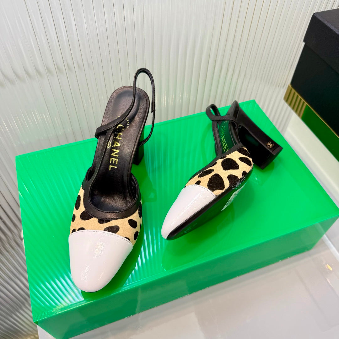 CHANEL 26S HIGH-HEEL SLINGBACKS 70 MM IN WHITE PATENT CALFSKIN WITH LIGHT YELLOW PONY HAIR