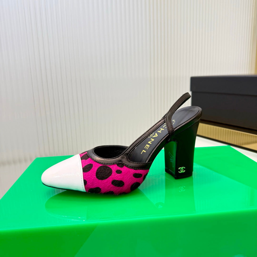 CHANEL 26S HIGH-HEEL SLINGBACKS 70 MM IN WHITE PATENT CALFSKIN WITH DARK PINK PONY HAIR