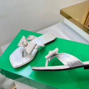CHANEL 26S THONG SANDALS IN SILVER LAMBSKIN AND FABRIC WITH BOW