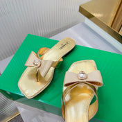 CHANEL 26S THONG SANDALS IN GOLD LAMBSKIN AND FABRIC WITH BOW