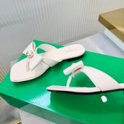 CHANEL 26S THONG SANDALS IN WHITE LAMBSKIN AND FABRIC WITH BOW