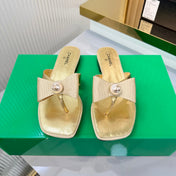 CHANEL 26S THONG SANDALS IN GOLD LAMBSKIN AND FABRIC WITH BOW