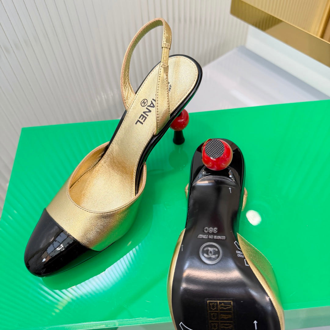 CHANEL 26S SLINGBACK POINTED-TOE HEELS 95 MM IN GOLD LAMBSKIN WITH BLACK CAP TOE