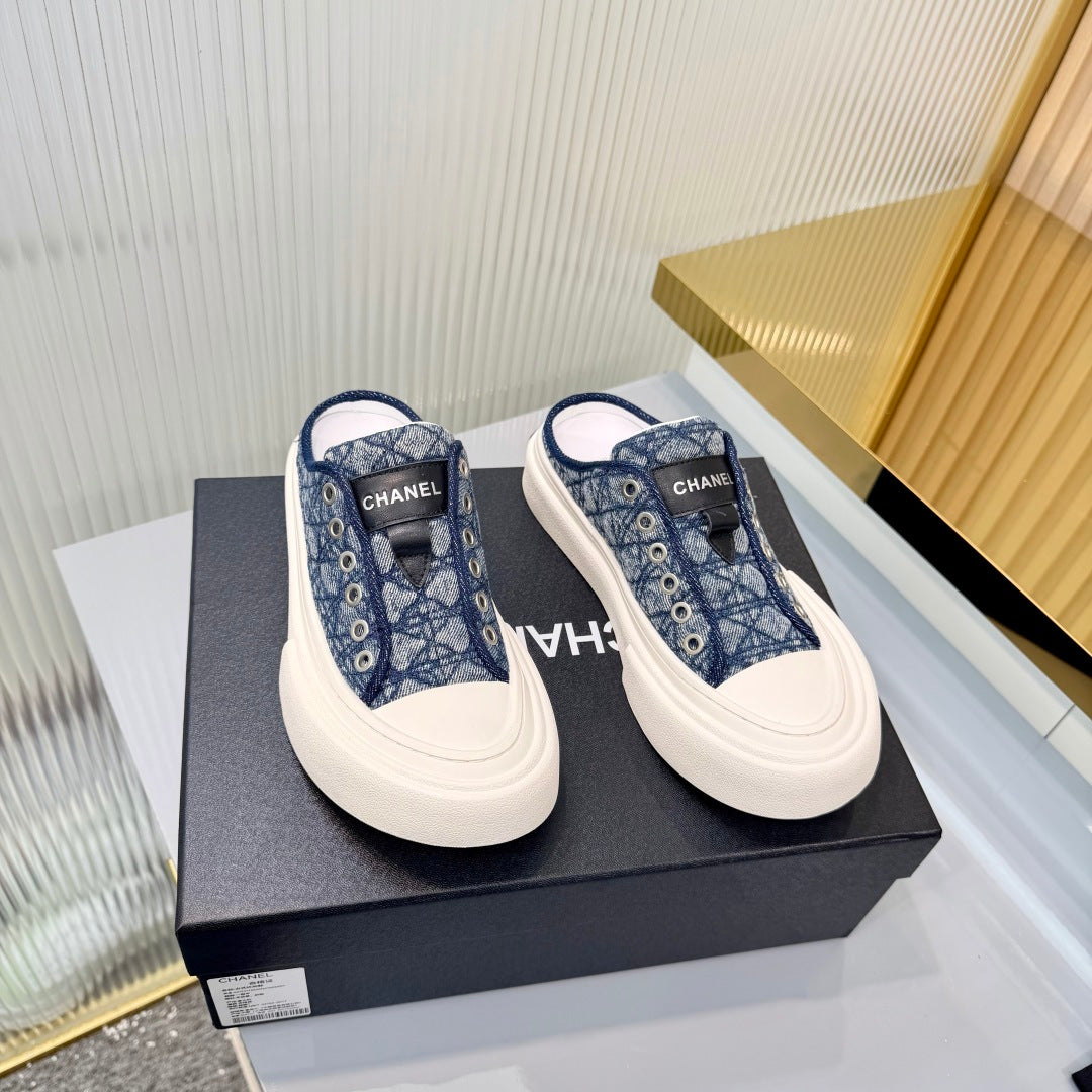 CHANEL 26S MULE SNEAKERS IN NAVY BLUE DIAMOND-PATTERNED WOVEN DENIM FABRIC STYLE 2