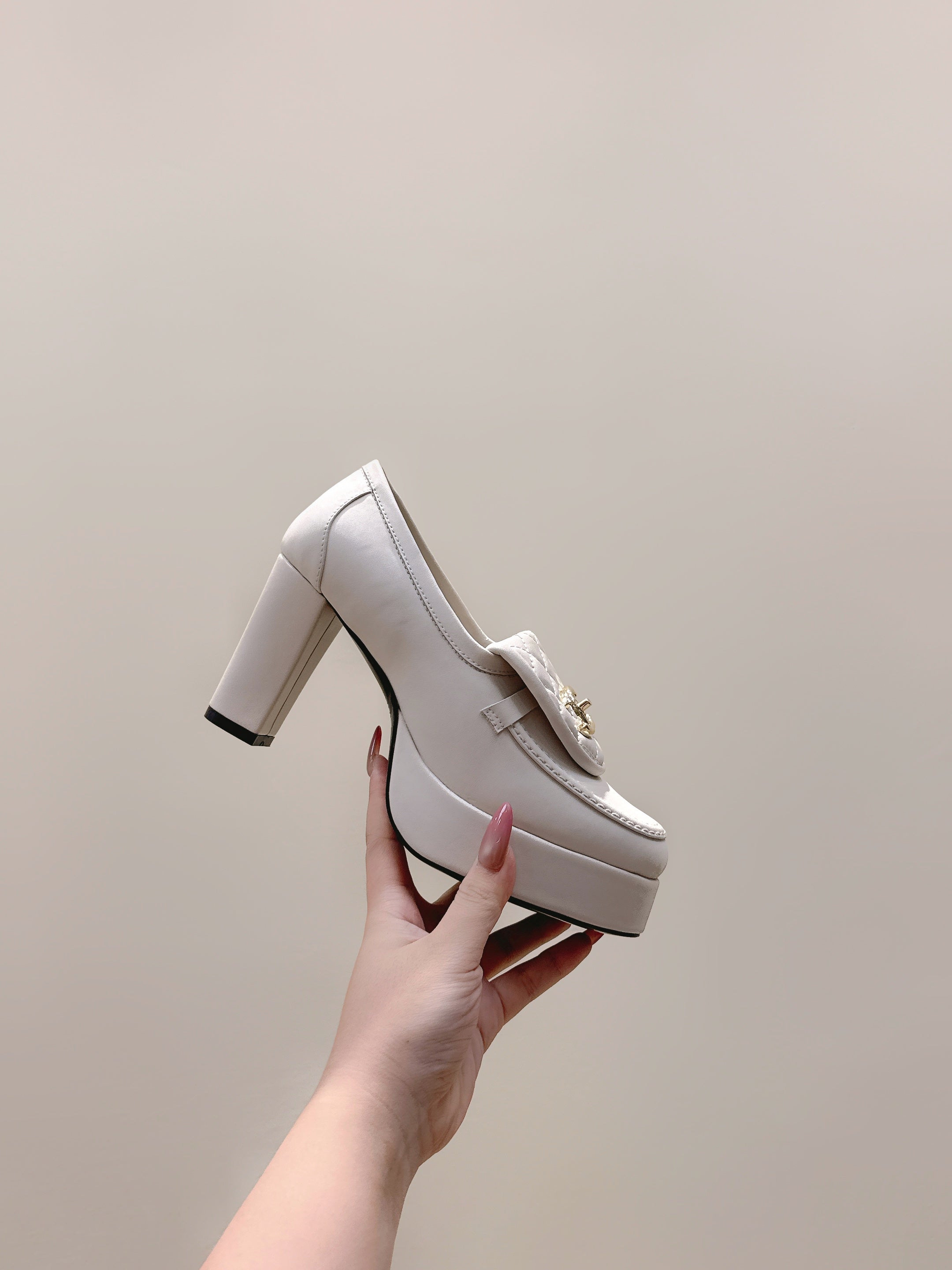 CHANEL 25S HIGH-HEELED MOCCASINS 80MM IN WHITE CALFSKIN GOLD HARDWARE
